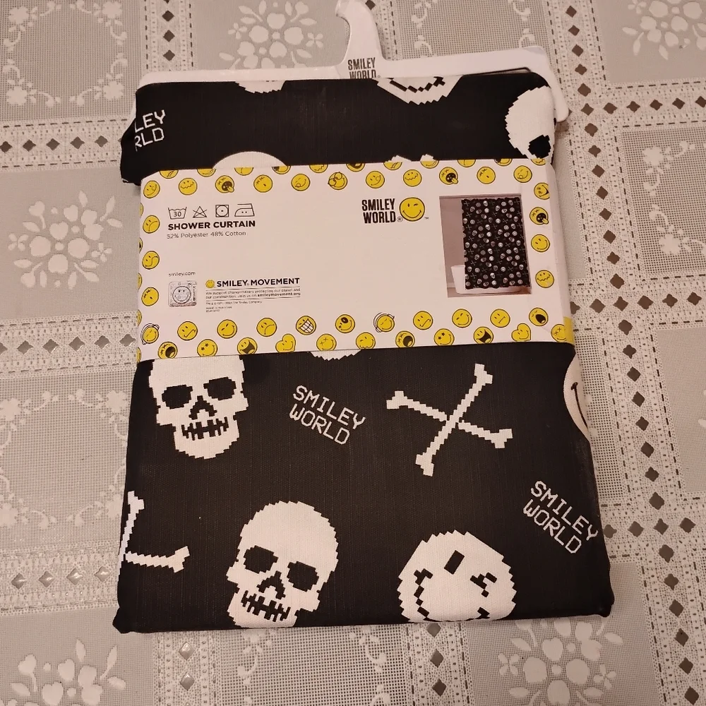 🆕 Skulls and Cross Bones Shower Curtain by Smiley World, NIP